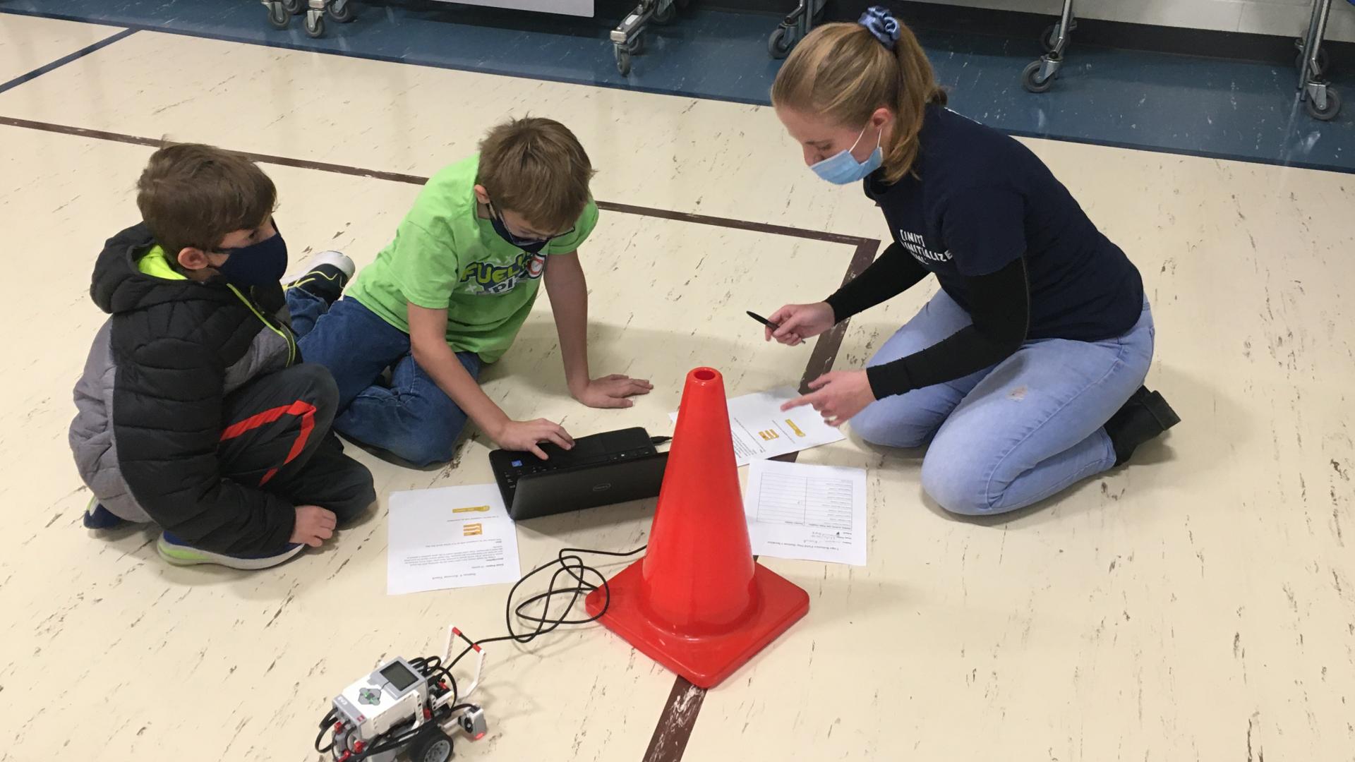 School of Computing students bring robotics to Lincoln elementary schools